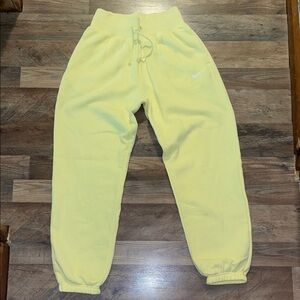 Nike women’s high waisted over sized Light Yellow Joggers  size XS